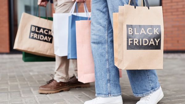 black friday shoppers walking with bags