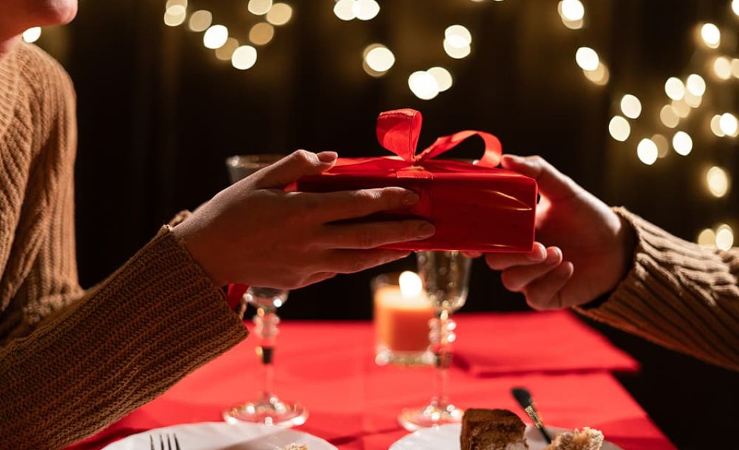 couple at valentine's day at restaurant